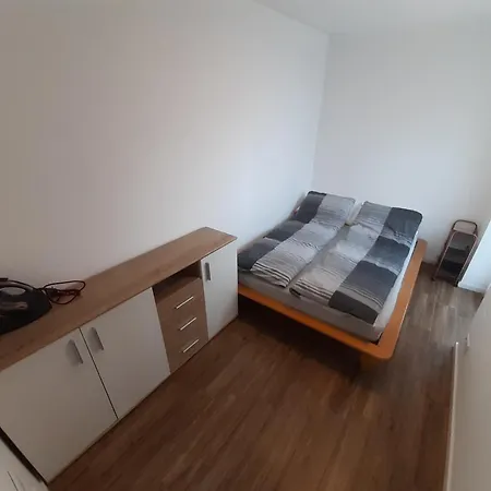 Erdgeschoss 75 M2 Grosser Parkplatz Wlan Terrasse 30 M2 Uebernachtung شقة *