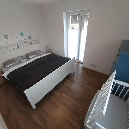 شقة Erdgeschoss 75 M2 Grosser Parkplatz Wlan Terrasse 30 M2 Uebernachtung *