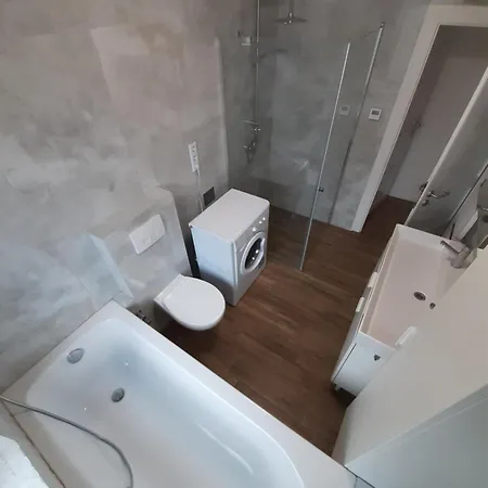 Erdgeschoss 75 M2 Grosser Parkplatz Wlan Terrasse 30 M2 Uebernachtung Talheim (Tuttlingen)