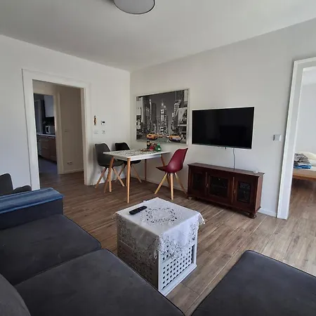 Erdgeschoss 75 M2 Grosser Parkplatz Wlan Terrasse 30 M2 Uebernachtung شقة Talheim (Tuttlingen)