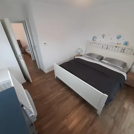 Erdgeschoss 75 M2 Grosser Parkplatz Wlan Terrasse 30 M2 Uebernachtung * Talheim (Tuttlingen)