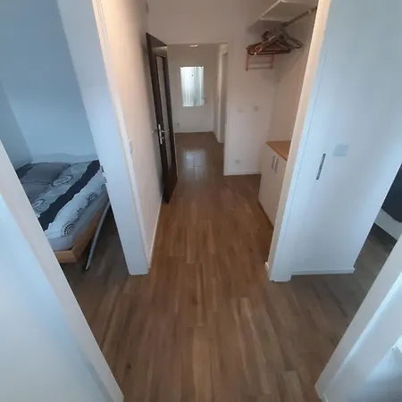 Erdgeschoss 75 M2 Grosser Parkplatz Wlan Terrasse 30 M2 Uebernachtung شقة