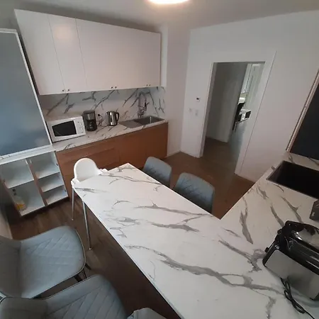 Erdgeschoss 75 M2 Grosser Parkplatz Wlan Terrasse 30 M2 Uebernachtung شقة *