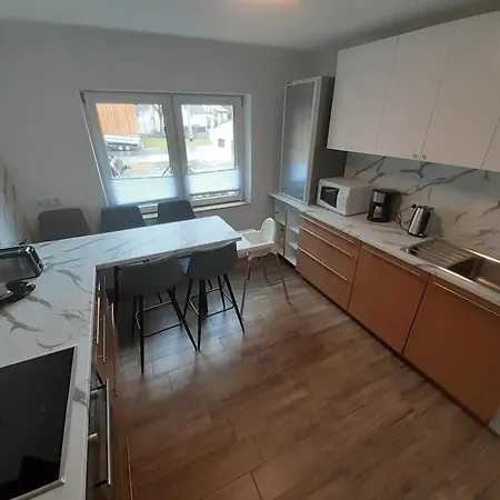 Erdgeschoss 75 M2 Grosser Parkplatz Wlan Terrasse 30 M2 Uebernachtung شقة