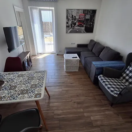 Erdgeschoss 75 M2 Grosser Parkplatz Wlan Terrasse 30 M2 Uebernachtung شقة *